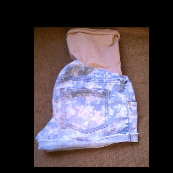Floral Maternity shorts