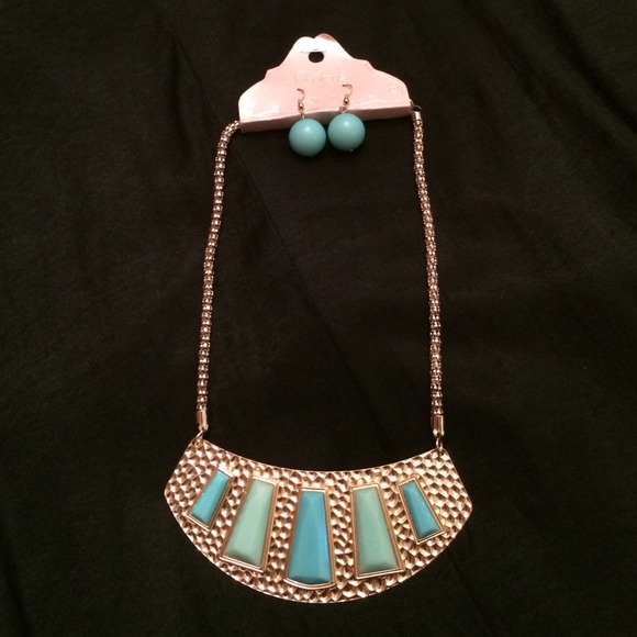 ❌SOLD❌NEW Turquoise Mint Green Necklace + Earrings - Picture 2 of 4