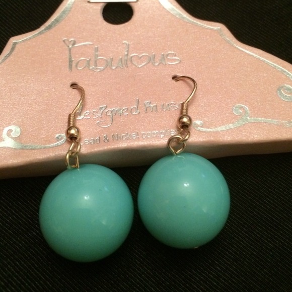 ❌SOLD❌NEW Turquoise Mint Green Necklace + Earrings - Picture 3 of 4