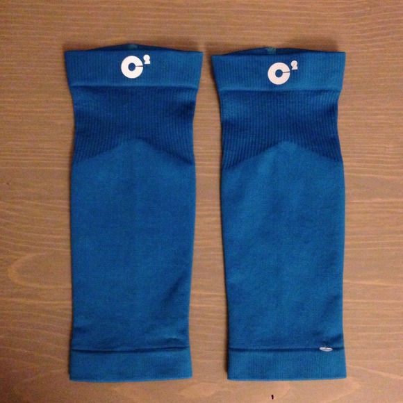 C2 Running Compression Calf Sleeves-Diva Blue - Picture 2 of 4