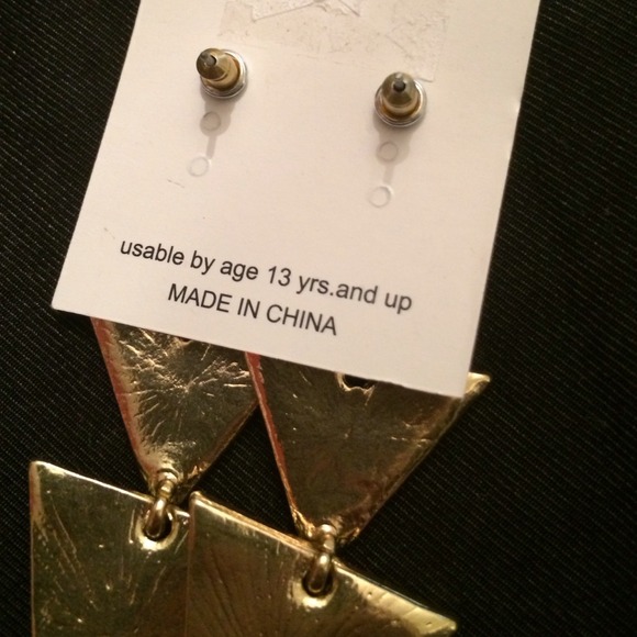 ❌SOLD❌NEW Aztec Triangle Earrings - Picture 4 of 4