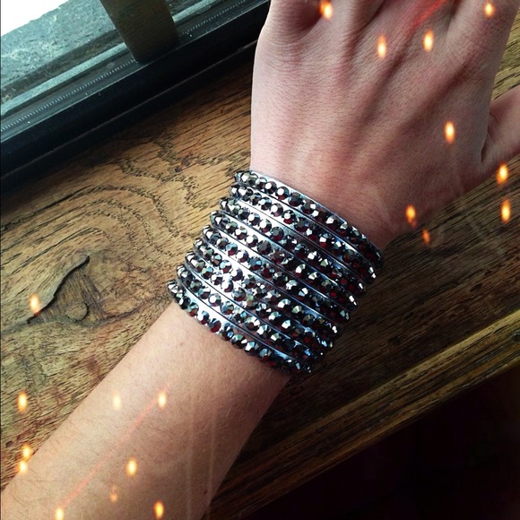 Jewelry - 🎉🎈HOST'S PICK! 12/12🎉🎈Shining Armor Bracelet