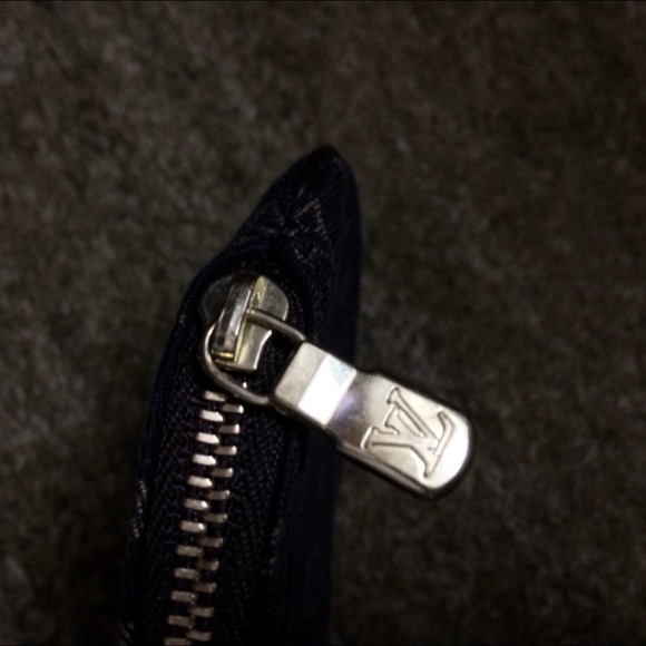 Louis Vuitton Mini Monogram Change Purse - Picture 3 of 4