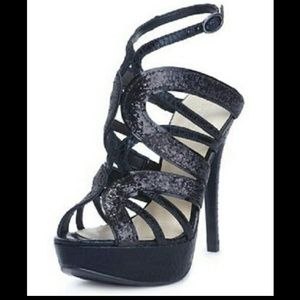 Sold GUESS STRAPPY SANDALS SIZE 10