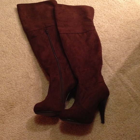 Over the knee Brown suede boots
