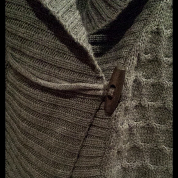 🌟NEW🌟Thick wrap cardigan sweater. Toggle Button. - Picture 3 of 3