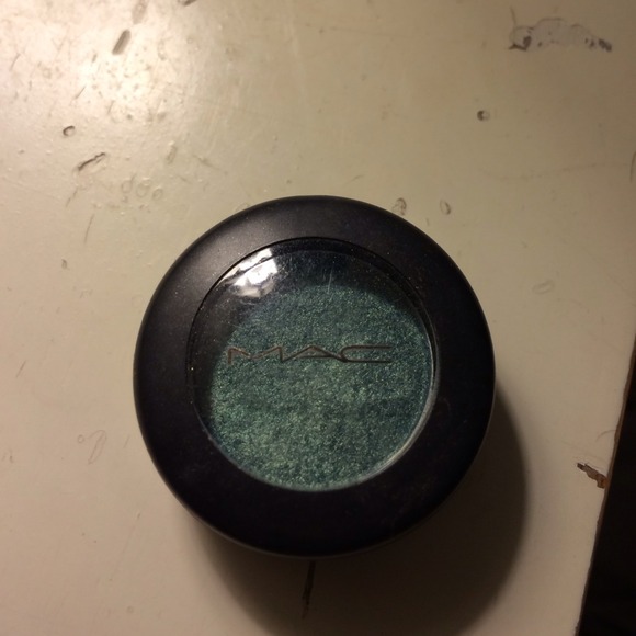 ❌SOLD❌ MAC eyeshadow Steamy Frost color