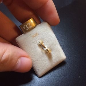 14k monroe piercing ring :/