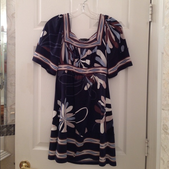 BCBGmaxazria fun and funky dress size xs. - Picture 4 of 4