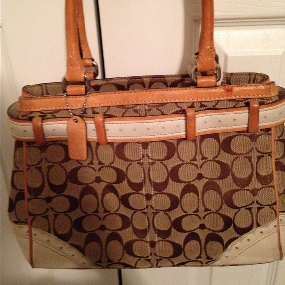 Authentic coach hand bag - Picture 2 of 4