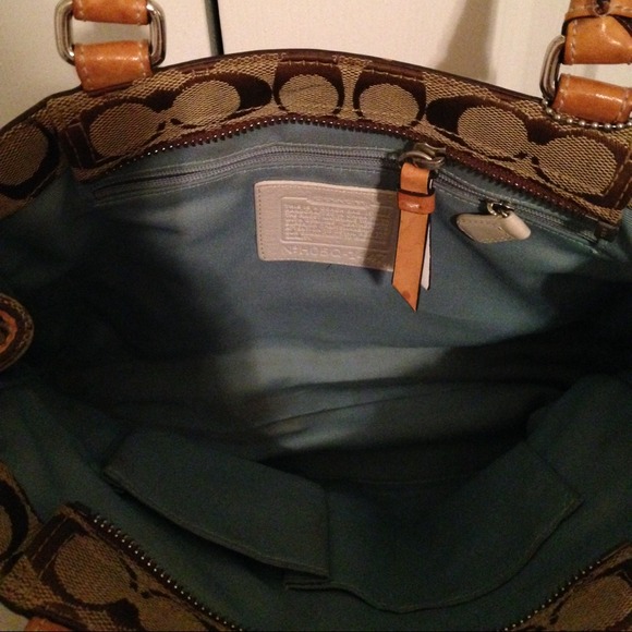 Authentic coach hand bag - Picture 3 of 4