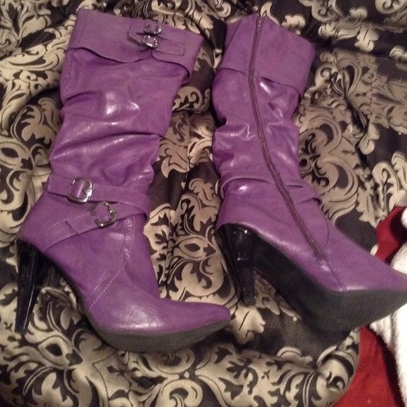 PRICE REDUCED! Cute purple leather boots worn once