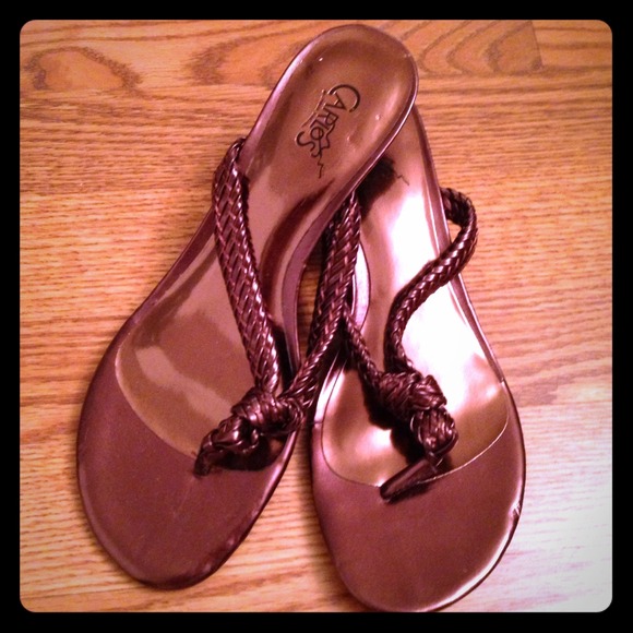 Gorgeous Carlos Santana bronze flip flops. Size 8.