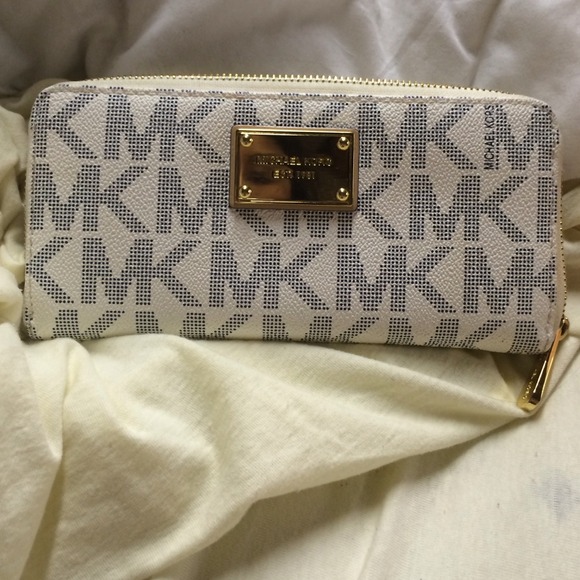 Michael Kors Jet setter wallet