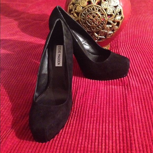 SOLD! Steve Madden Sarrina Blk Leather Suede Pumps