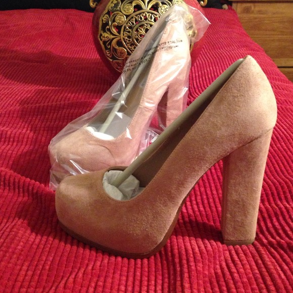 SOLD! Steve Madden Tan Leather Suede Pump NWB Sz 8