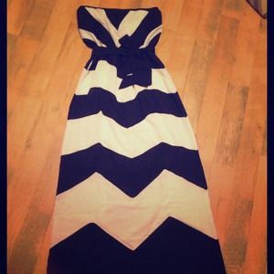 NWOT, Black and ivory strapless long chevron dress
