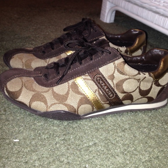 Coach shoes saleeeeeeee on 30 dollars!