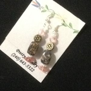 Grey pinkish stones earrings