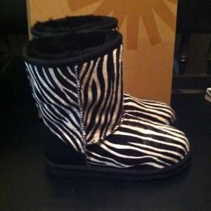 AUTHENTIC short Zebra Print size 6 UGG Boots