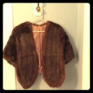 ❌SOLD❌Vintage Real Fur Shawl in Medium Brown