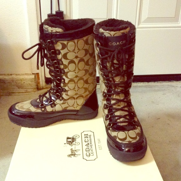 Coach logo boots