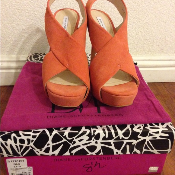 🔸Reduced🔸Diane Von Furstenberg Zia suede pump - Picture 4 of 4