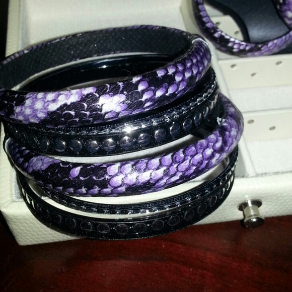 Bracelets - Picture 2 of 3