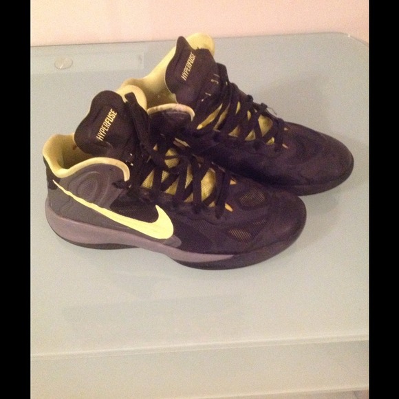 SOLD!!!!!Boys 7 nike hyperfuse