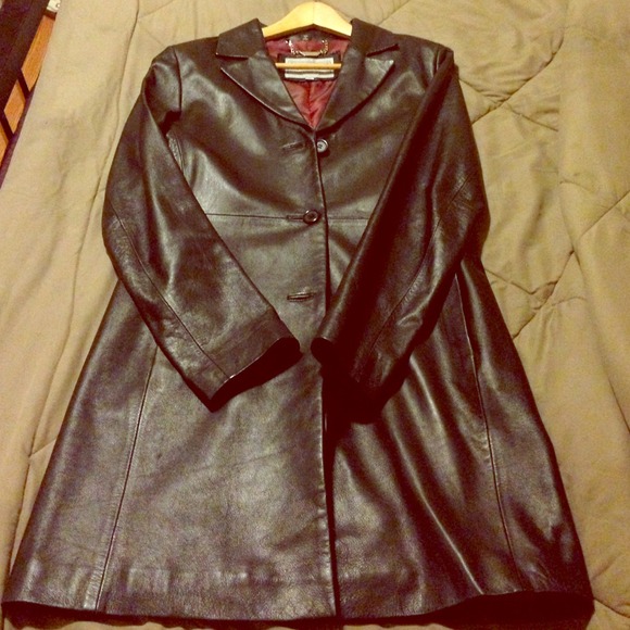 Black Leather Coat (Mid-Length) size M