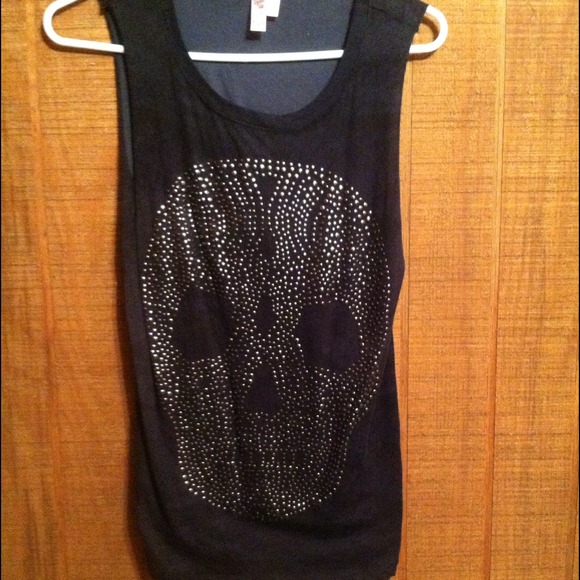 STUDDED SKULL MUSCLE TEE