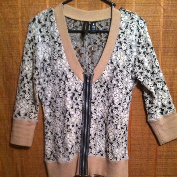 LACE TOP FROM BUCKLE