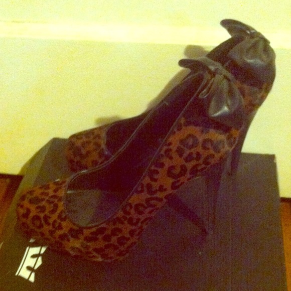 DV leopard print heels with pleather bow