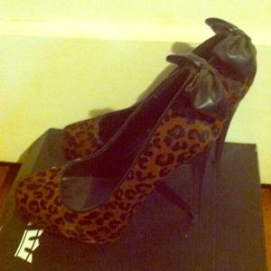 DV leopard print heels with pleather bow
