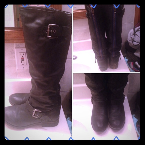 Black Boots with Blue Zipper