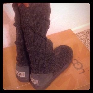 🔺NEW LISTING🔺GREY KNIT UGGS *NEW IN BOX*