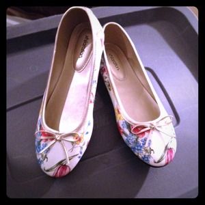 Bundle for paulita Flower design flats.