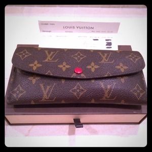❤️SOLD LOCALLY❤️Authentic LV Emilie Wallet