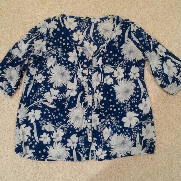 *SOLD* Old Navy Flower Top