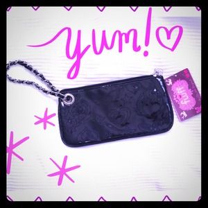 ⭐️On hold for 19782000⭐️ Fluff Wristlett 🌟NWT🌟