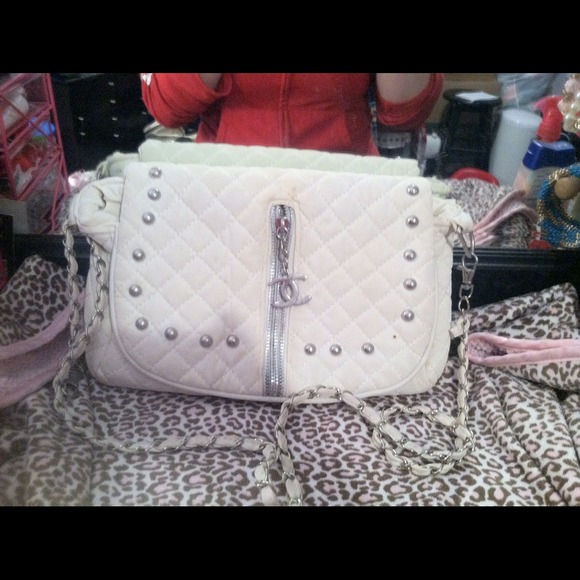 White cross shoulder
