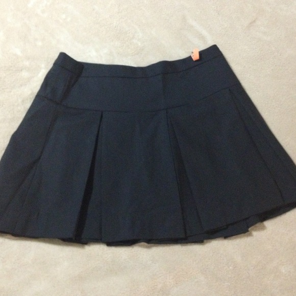💢SOLD💢 BCBG MAXAZRIA SKIRT - Picture 2 of 4