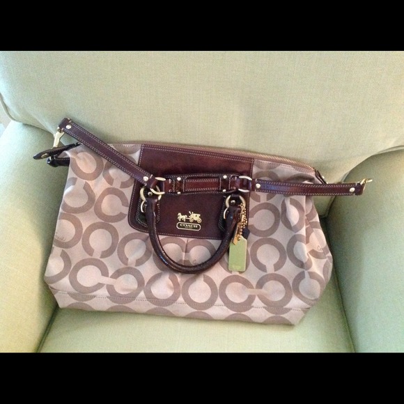 Cloth classic print Coach purse