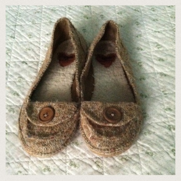 ๐๐SOLD!๐๐ warm flats - Picture 3 of 3