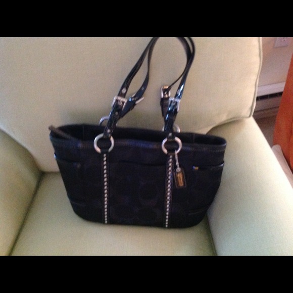 Classic Coach print with side pockets