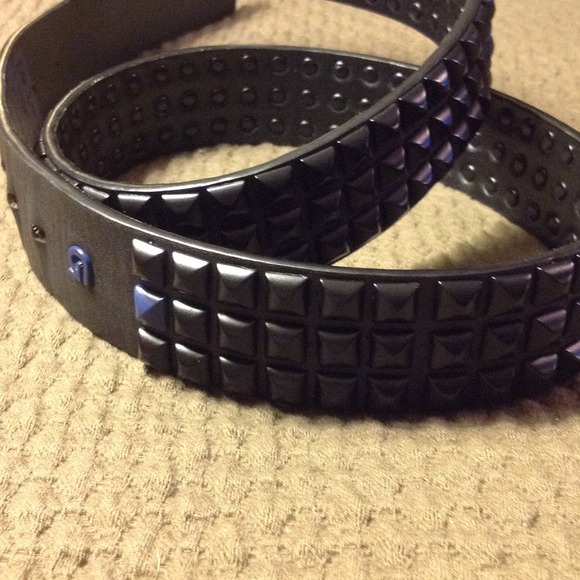 ☀️sold in bundle☀️Burton studded belt