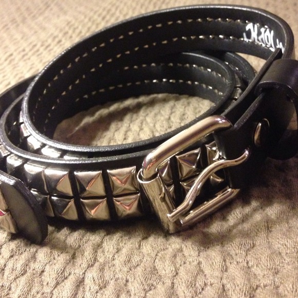 ☀️sold in bundle☀️Hot Topic belt with silver studs