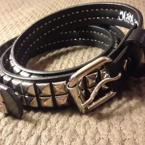 ☀️sold in bundle☀️Hot Topic belt with silver studs