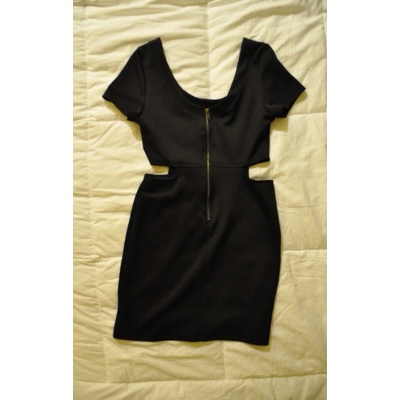 ✗ SOLD ON VINTED ✗ Side Cut-Out Body Con Dress - Picture 2 of 2