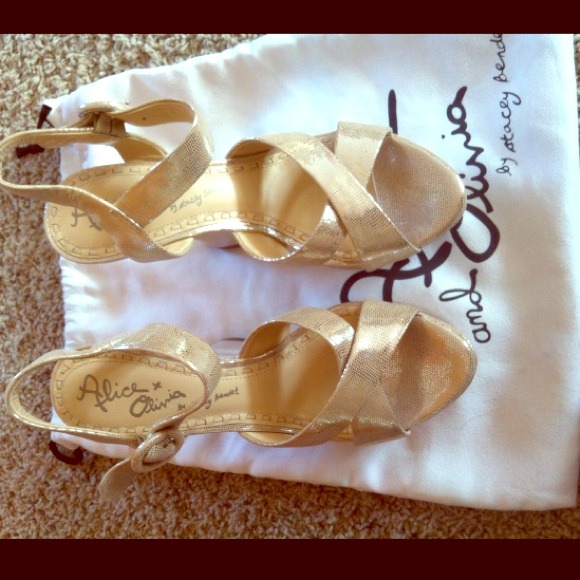 💋REDUCED💋 Wedges!